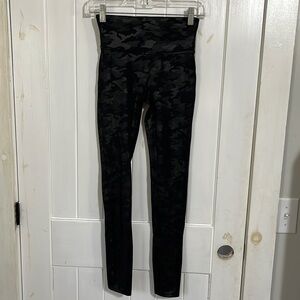 Spanx black camo leggings . Size small. Inseam 27”